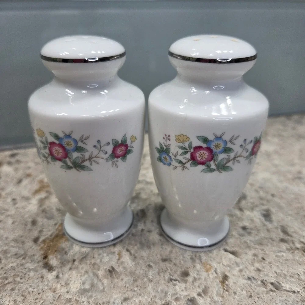Vintage‎ Imoco Fine China Salt Pepper Shakers Floral Design Silver 1188 Japan